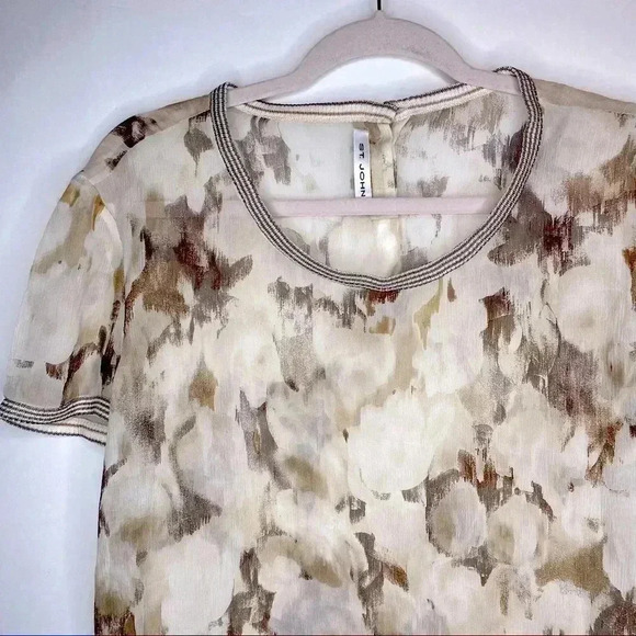 St. John Silk Watercolor Top Size Small​​ - Picture 3 of 12
